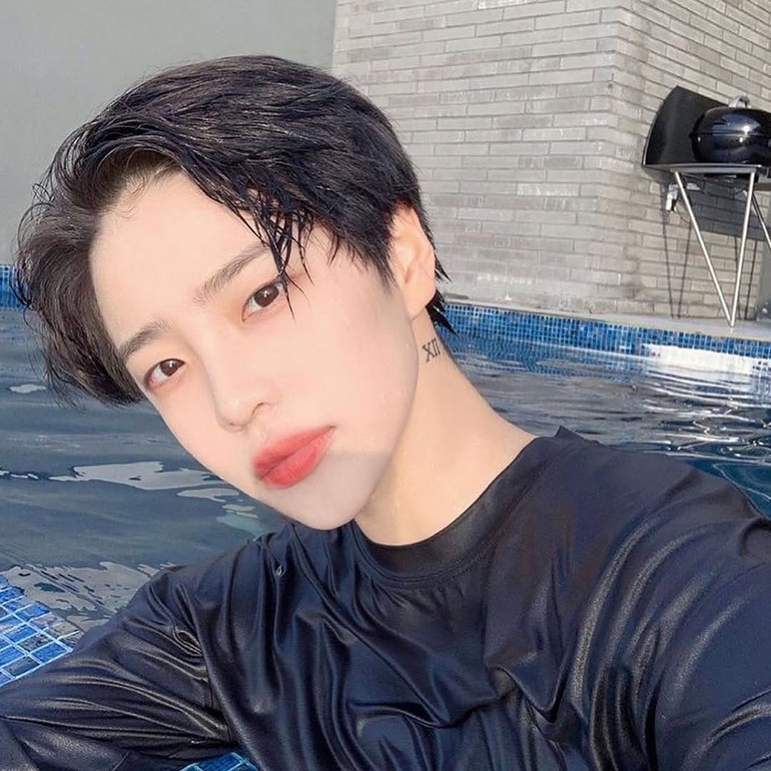 Post 8 by Ulzzang Boys🤍☁️ on Instagram (carousel)