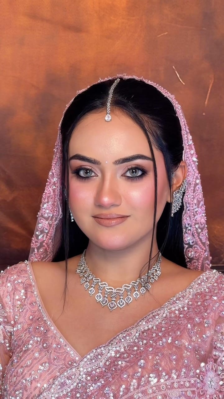Post 6 by Riya’s makeover 🌹 on Instagram (video)
