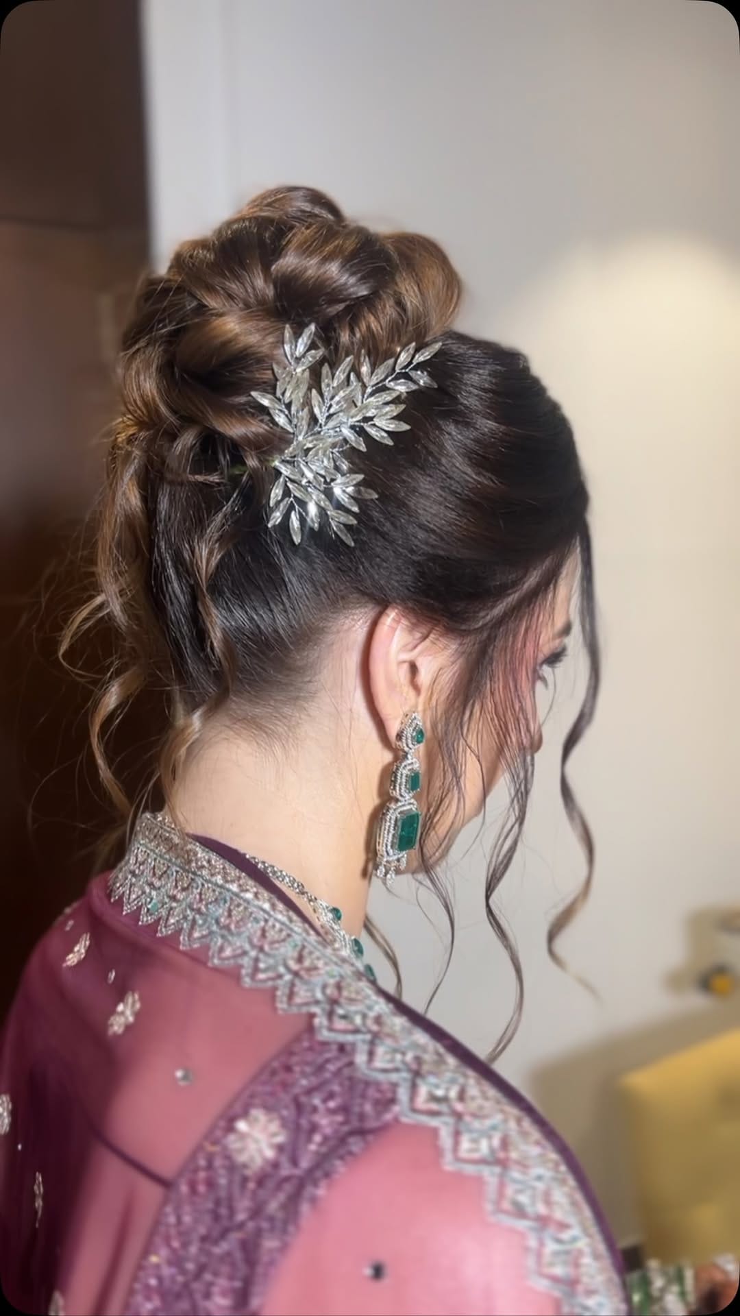 Post 6 by Parull Bhattnagar | Bridal Makeup Artist | Pune on Instagram (video)