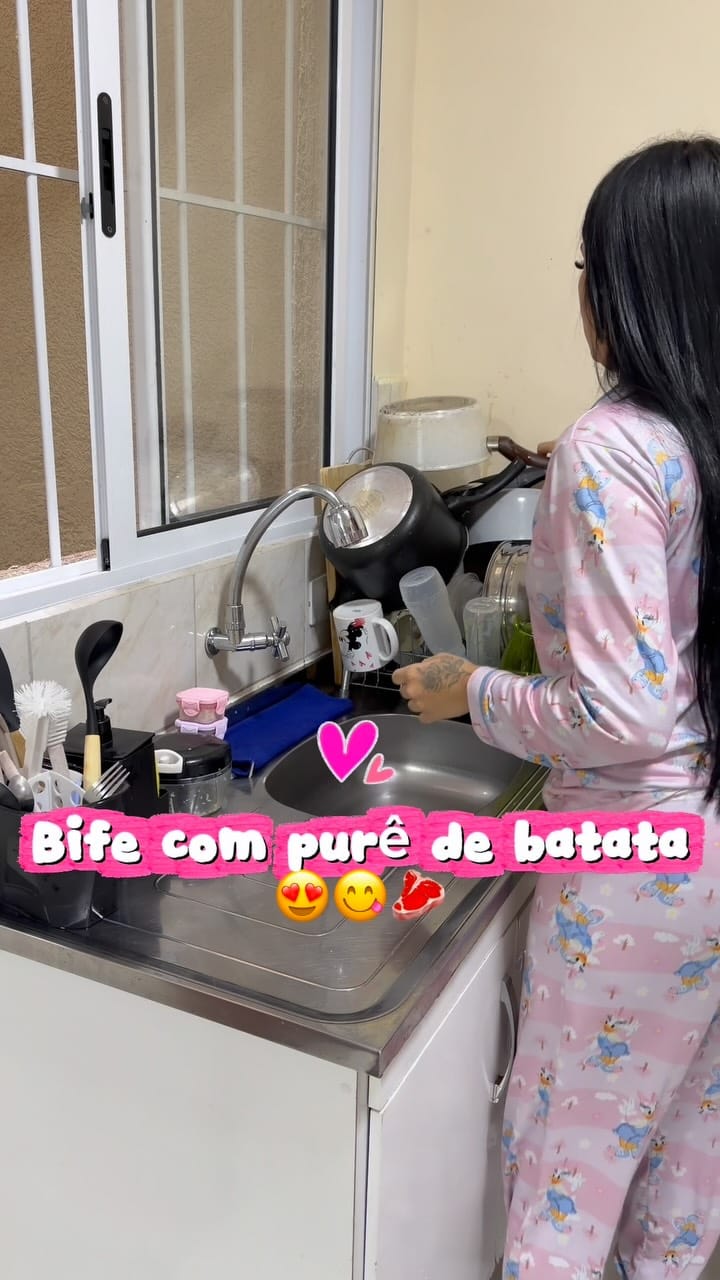 Post 5 by Nicoly Guimarães on Instagram (video)