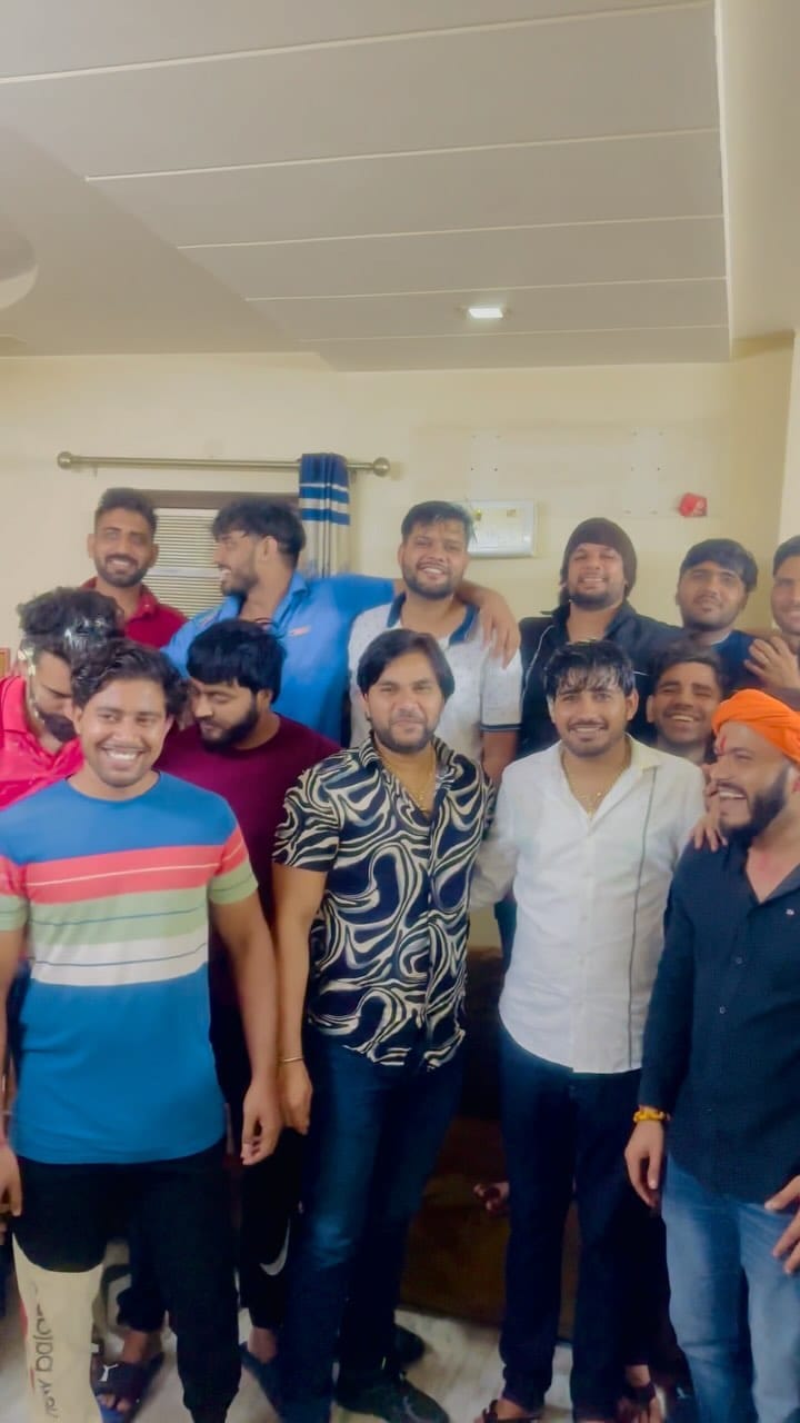 Post 8 by Anshul Kadian 🃏 on Instagram (video)
