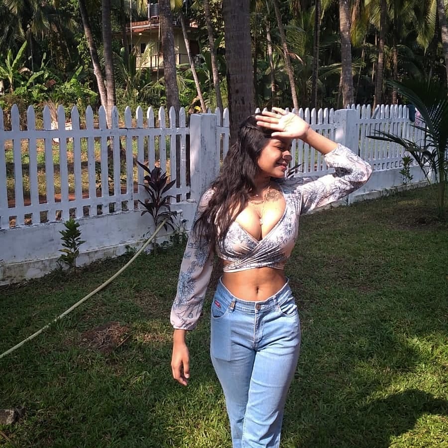 Post 10 by Nandini 🥀 on Instagram (carousel)