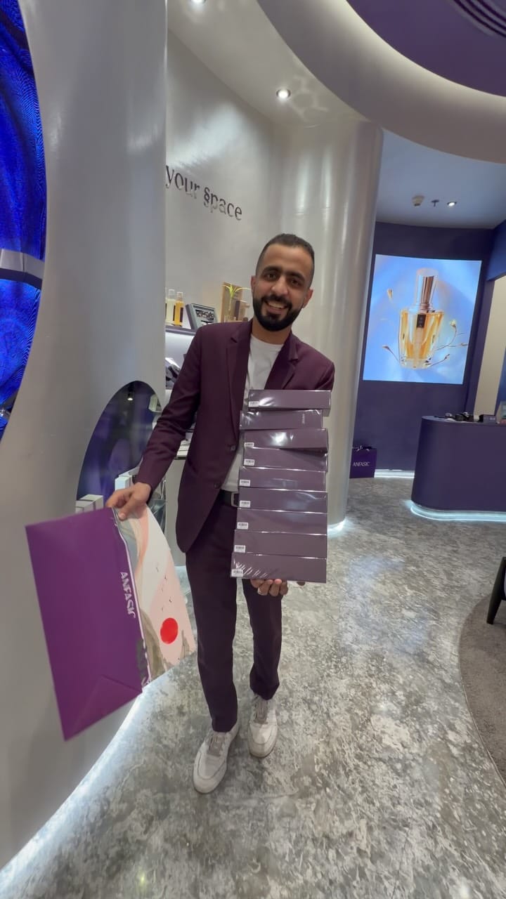 Post 2 by DUBAI STORE on Instagram (video)