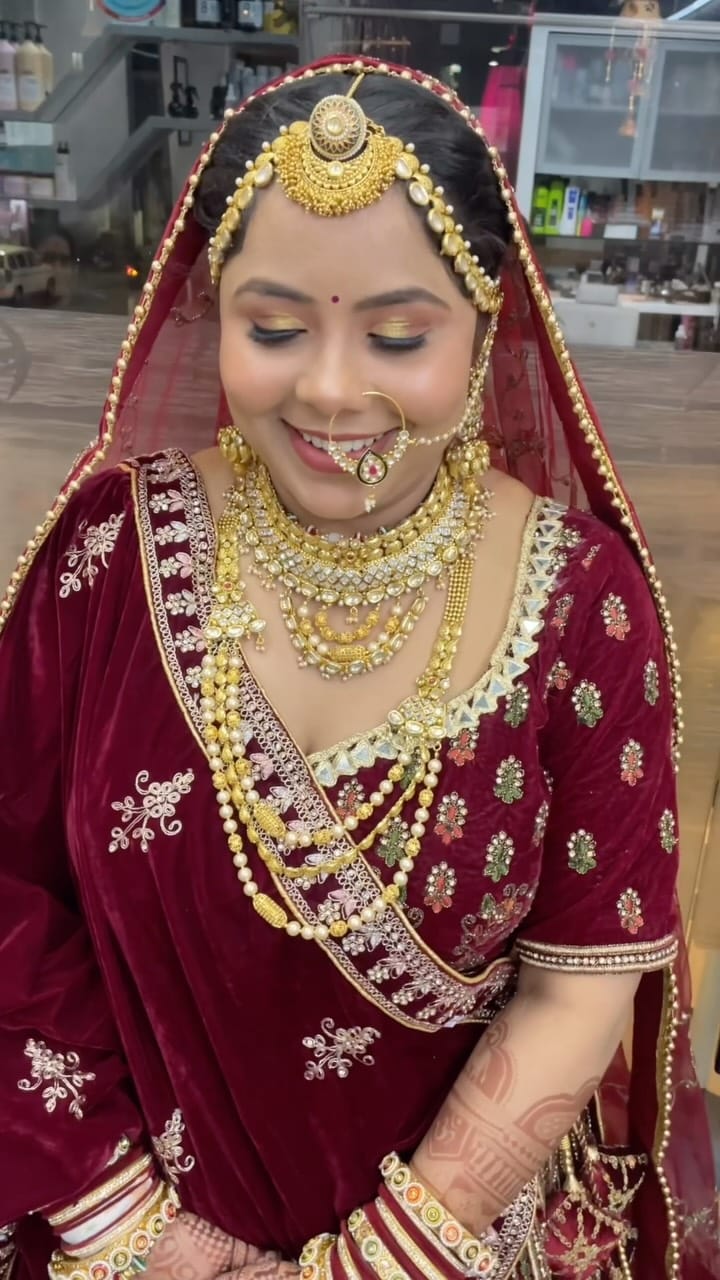 Post 4 by Mihir Salon on Instagram (video)