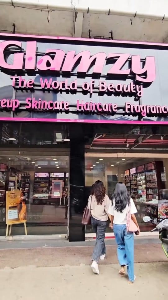 Post 3 by Glamzy - The World of Beauty on Instagram (video)