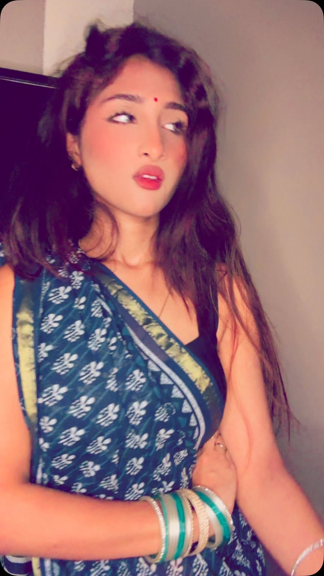 Post 5 by ＲＵＳＡＨ - 𝐈𝐧𝐟𝐥𝐮𝐞𝐧𝐜𝐞𝐫 | 𝐌𝐨𝐝𝐞𝐥 on Instagram (video)