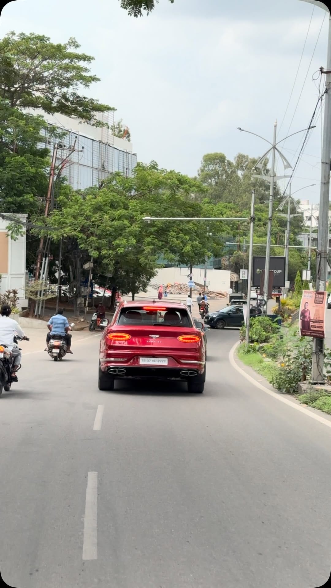 Post 7 by Muzammil on Instagram (video)
