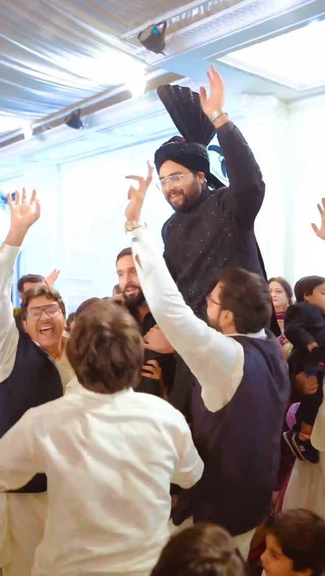 Post 6 by Moiz Ahmed on Instagram (video)