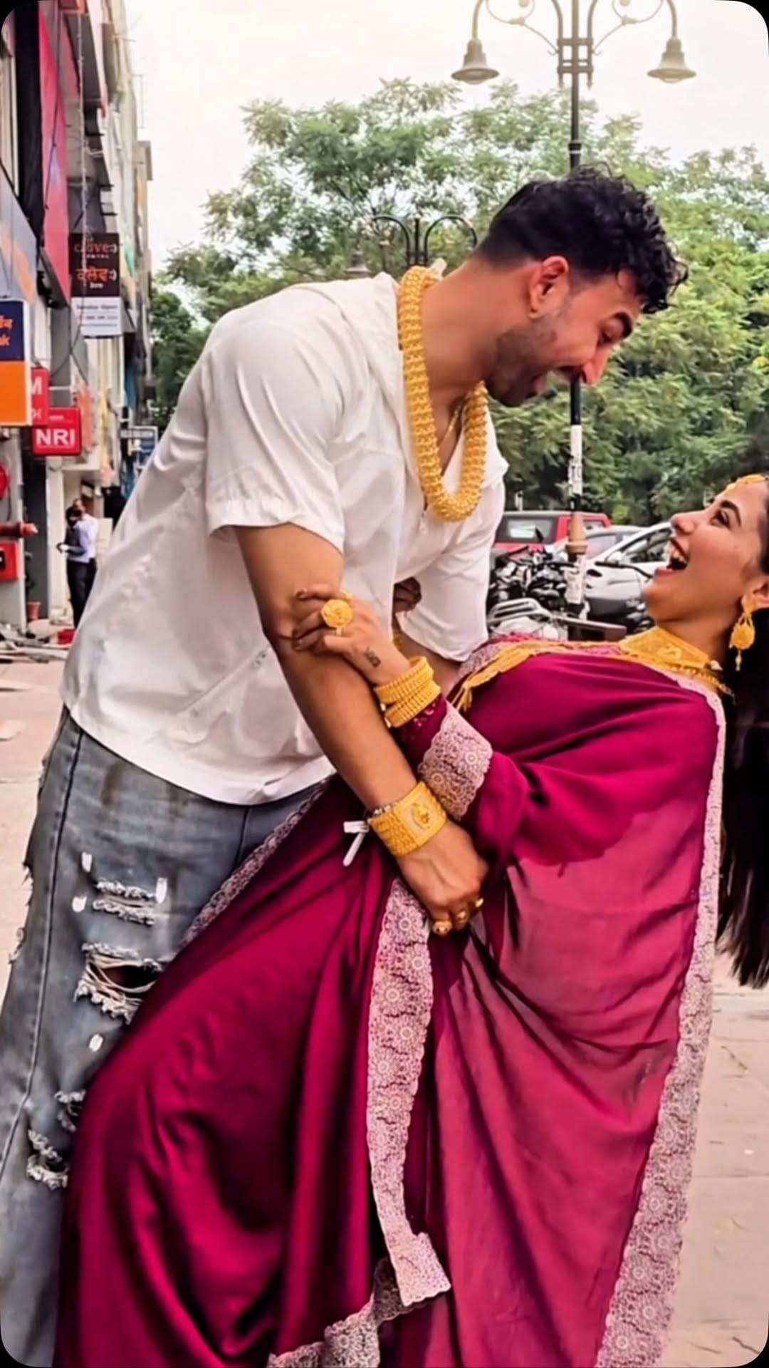 Post 3 by Anmol jewellers on Instagram (video)