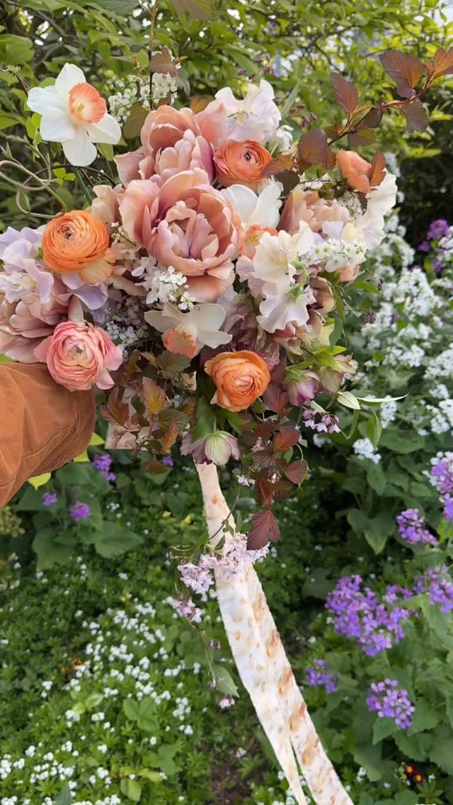 Post 8 by Anne • Floral Artist • Educator on Instagram (video)