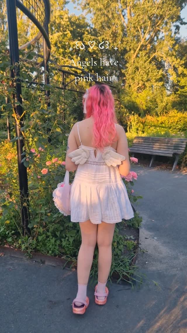 Post 5 by Cassie on Instagram (video)