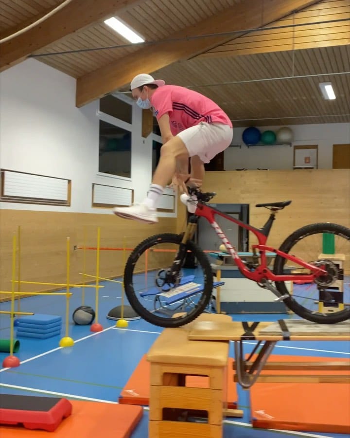 Post 9 by Andri Ragettli on Instagram (video)