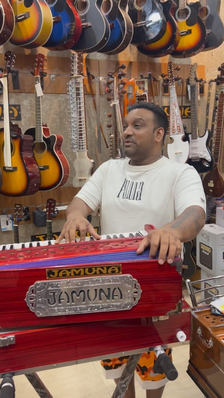 Post 10 by JAMUNA MUSICAL INTRUMENTS on Instagram (video)