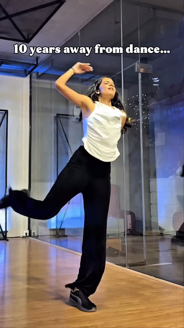 Post 8 by Chahak on Instagram (video)
