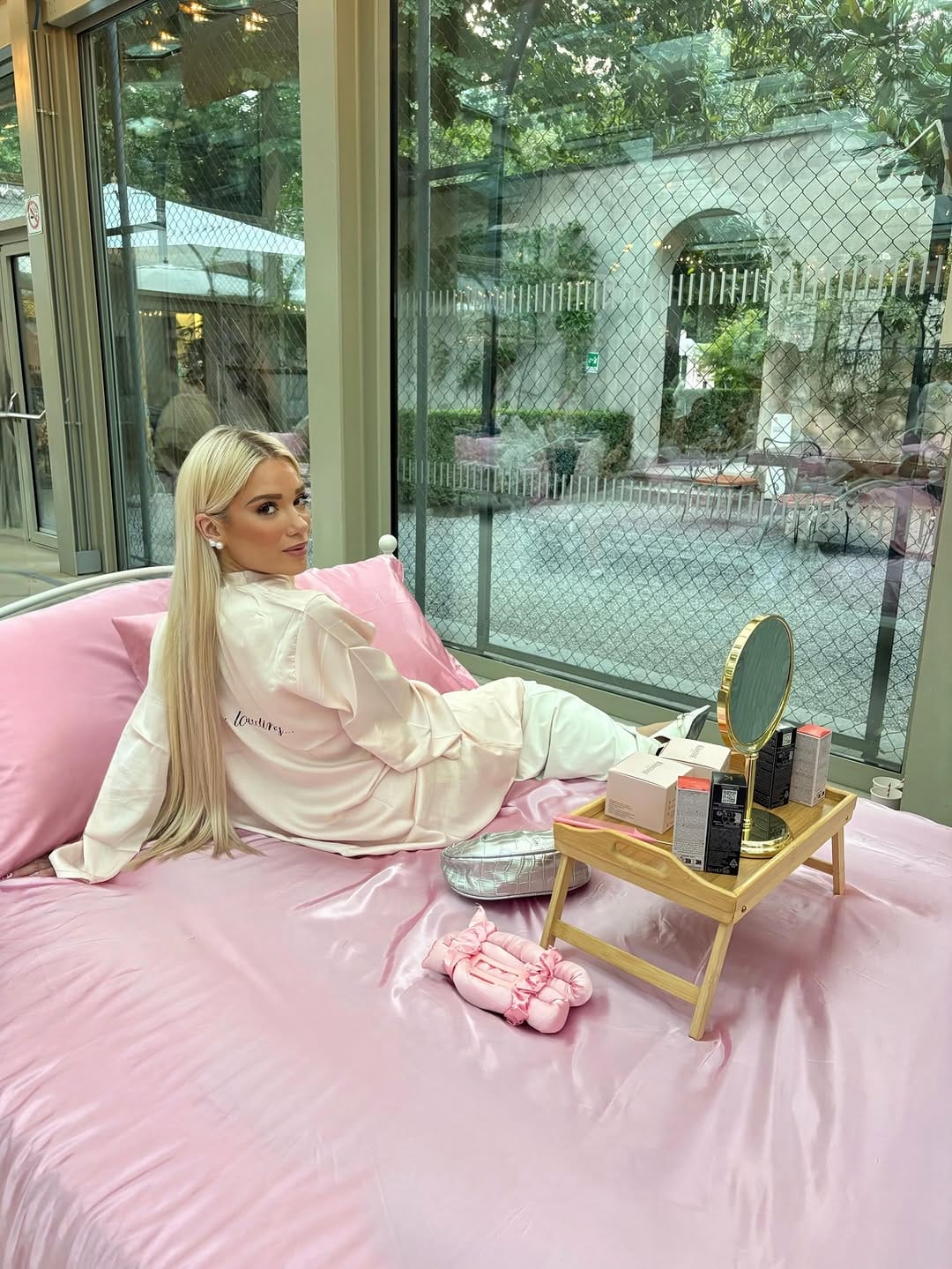 Post 7 by Céline on Instagram (carousel)