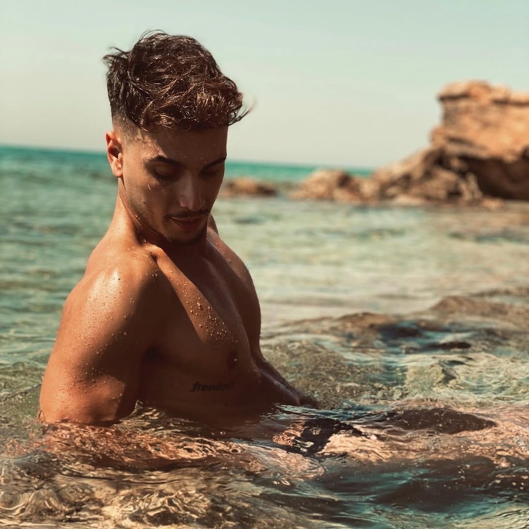 Post 10 by 𝑫𝑨𝑹𝑰𝑶 𝑺𝑪𝑨𝑹𝑷𝑬𝑳𝑳𝑶 • on Instagram (image)