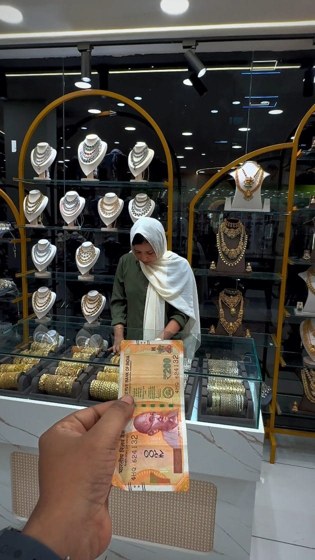 Post 8 by Rental Jewellery kochi on Instagram (video)