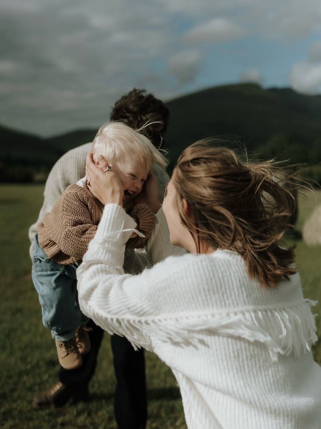 Post 3 by Nina Goks - Kent & London Family Maternity Newborn Photographer on Instagram (carousel)