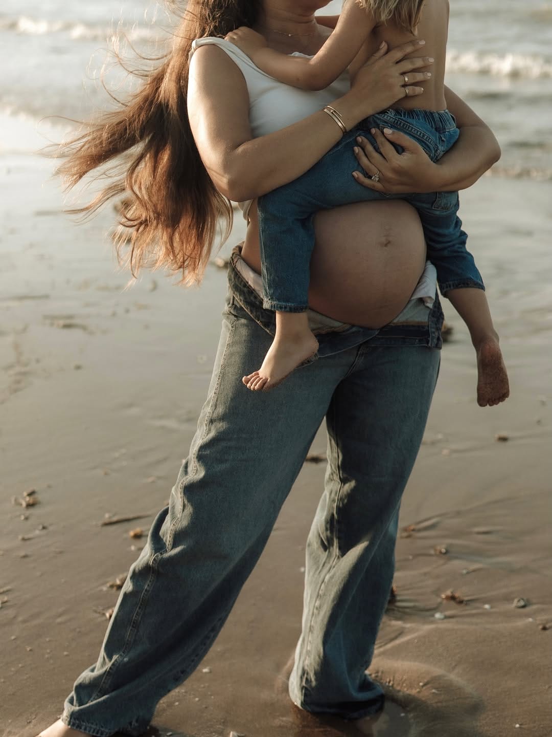 Post 7 by Nina Goks - Kent & London Family Maternity Newborn Photographer on Instagram (carousel)