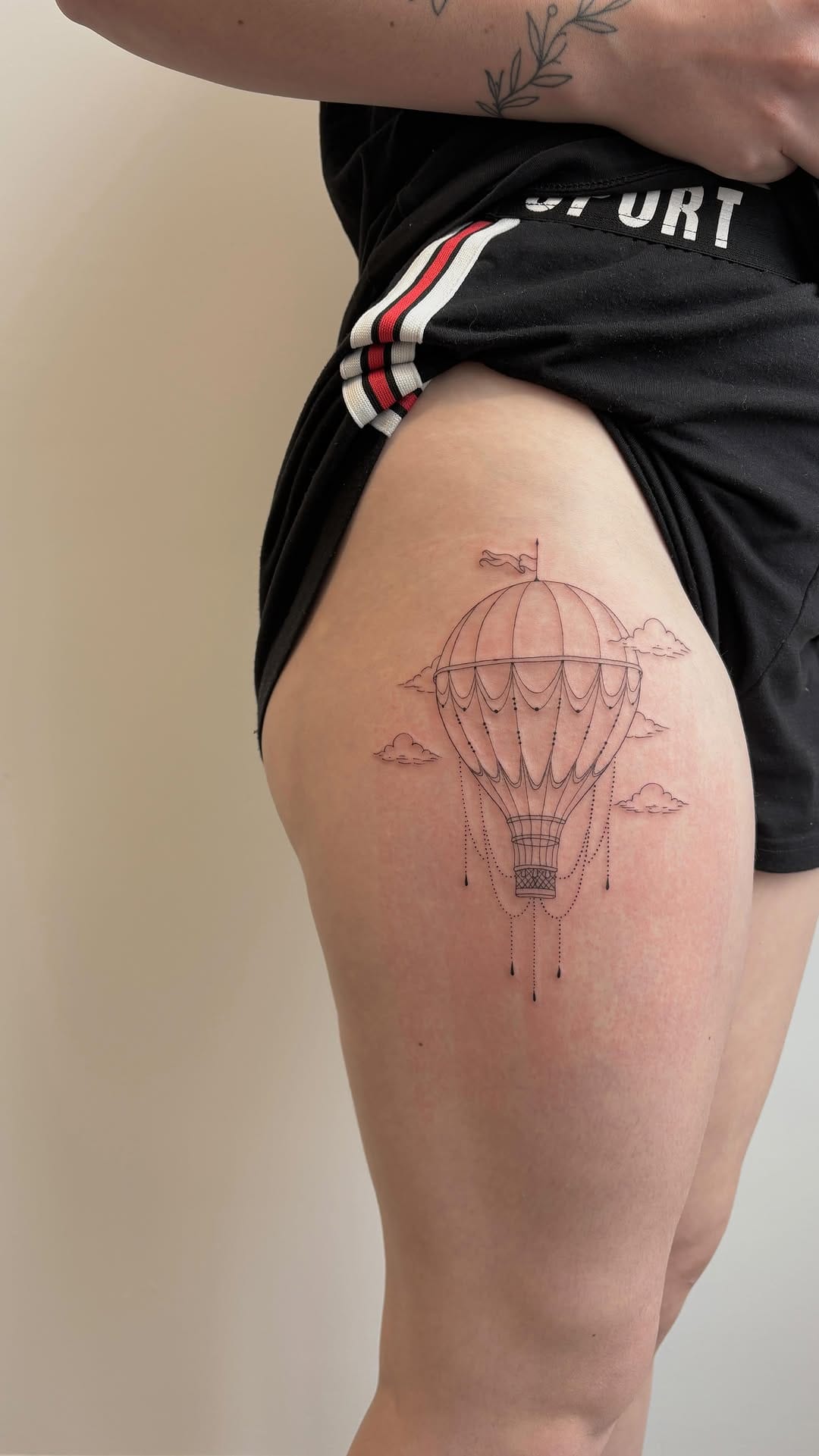 Post 4 by Amaterazu Tattoo [𝓈𝒽𝑒/ 𝒽𝑒𝓇] 𝕃𝔸𝔻𝕀𝔼𝕊 𝕆ℕ𝕃𝕐 on Instagram (video)