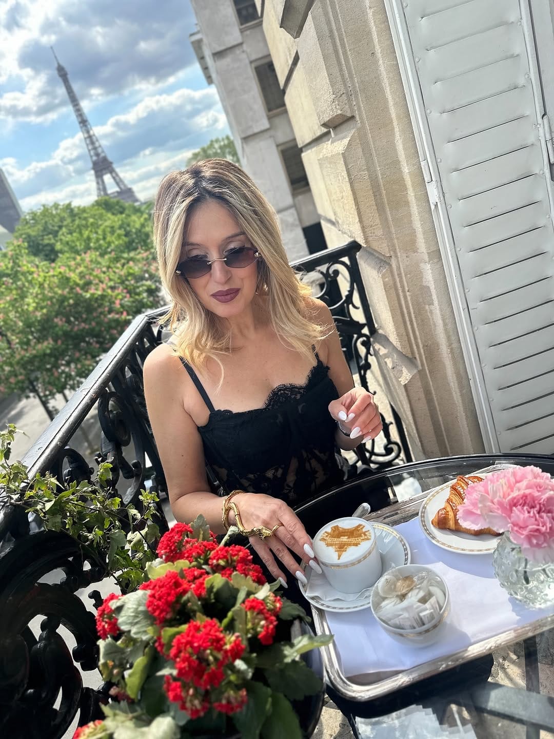Post 6 by Lea Gasparoli on Instagram (carousel)