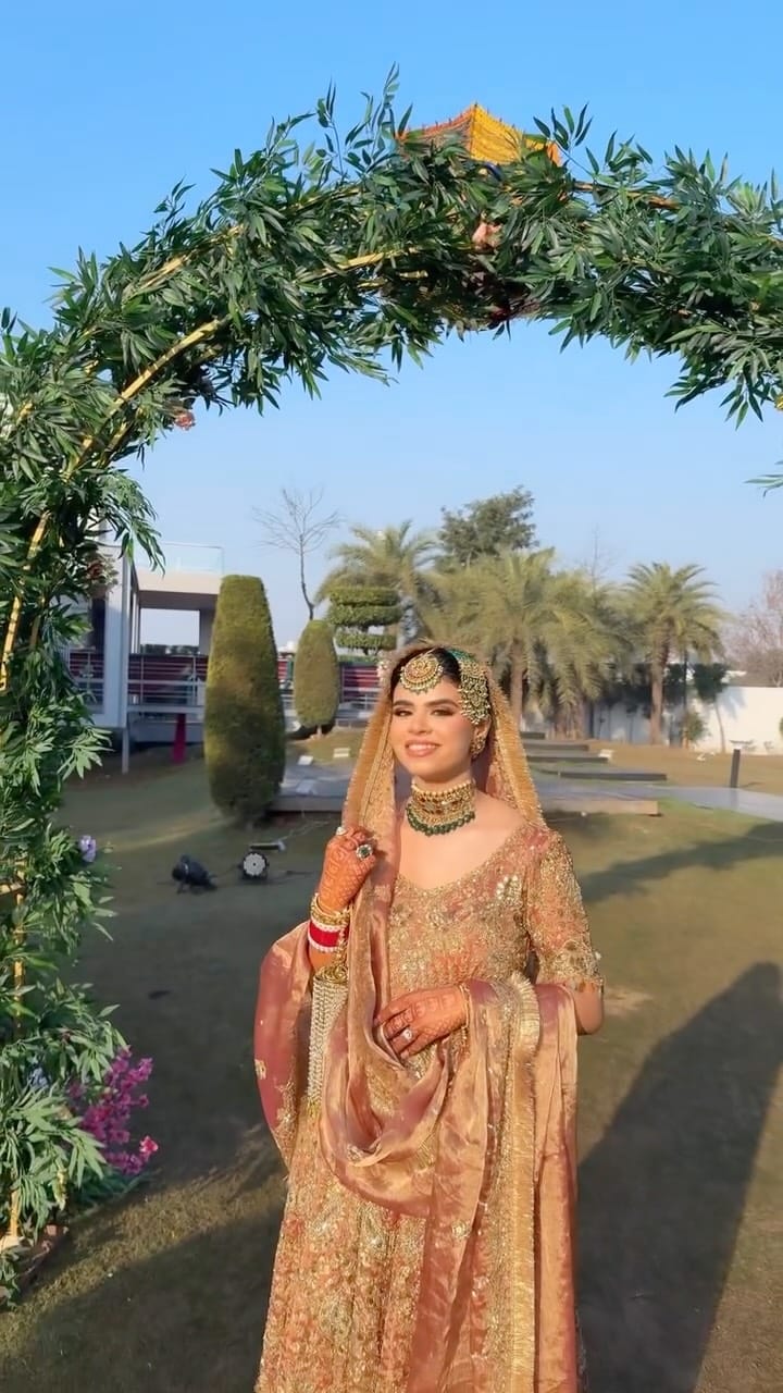 Post 3 by Mannat K Sidhu  | Makeup artist on Instagram (video)