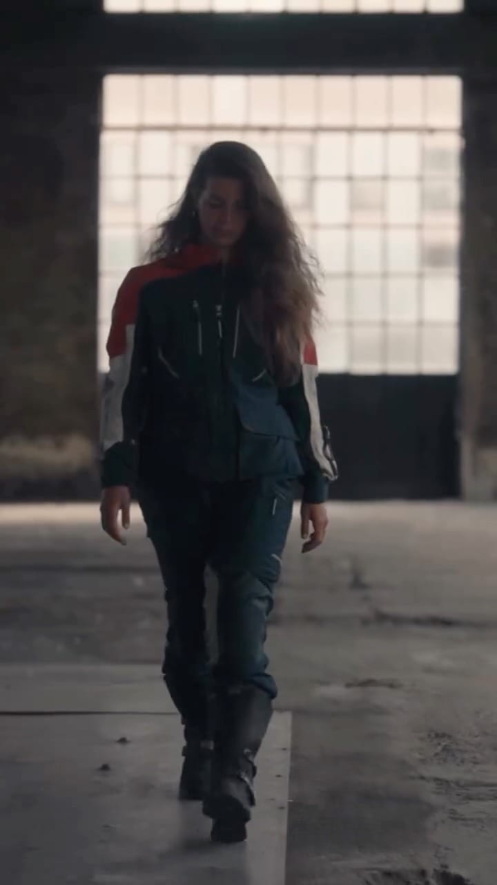 Post 3 by Lorena Bega on Instagram (video)