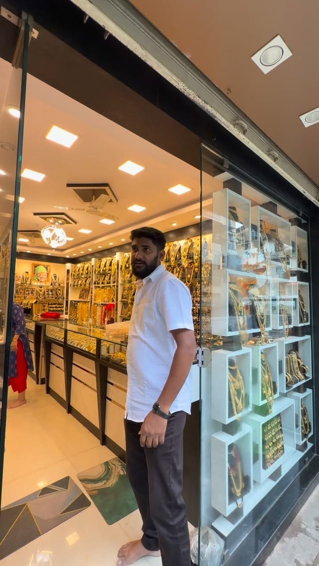 Post 10 by Surya Jewellers Goa (one gram gold) on Instagram (video)
