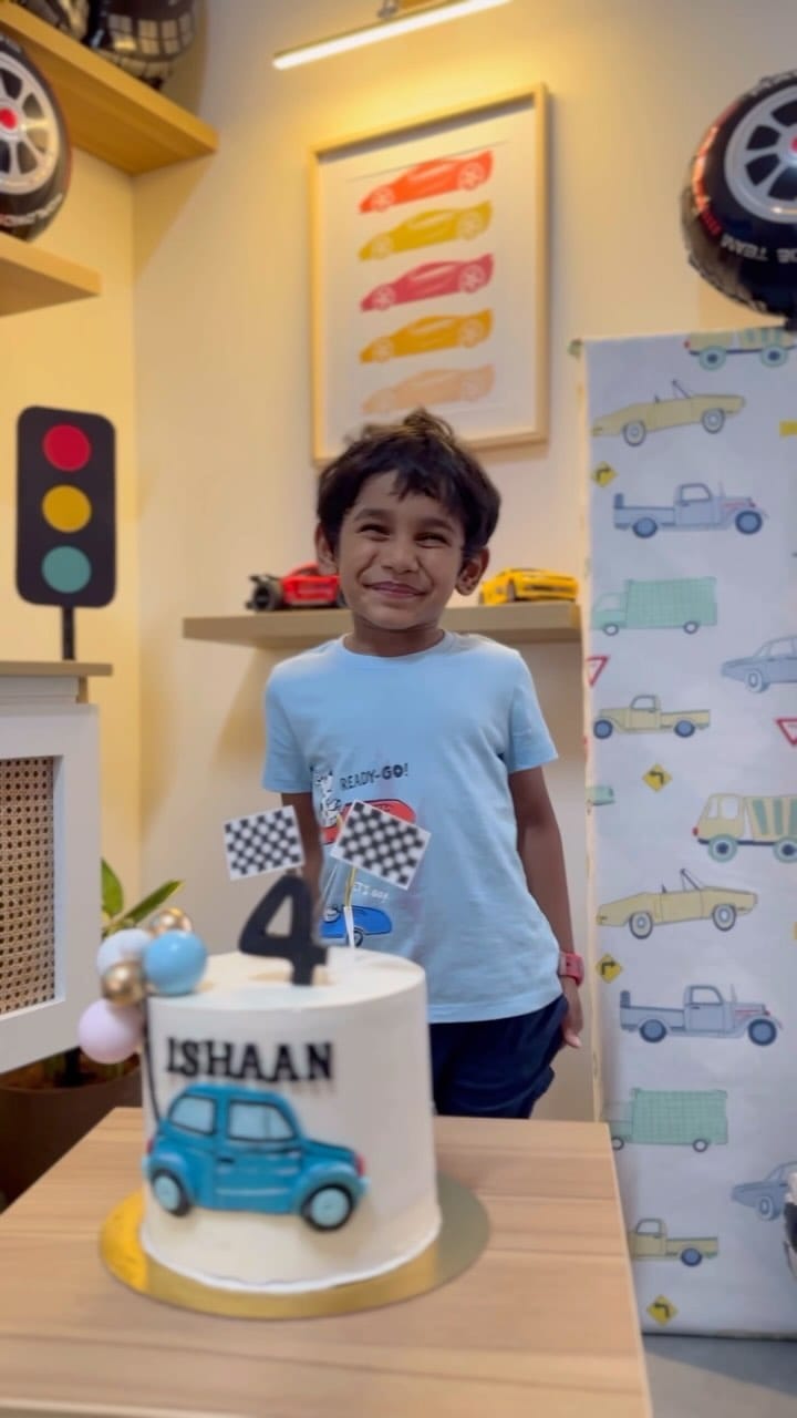 Post 4 by Devika Manikandan | Chennai Cake Artist & Instructor on Instagram (video)