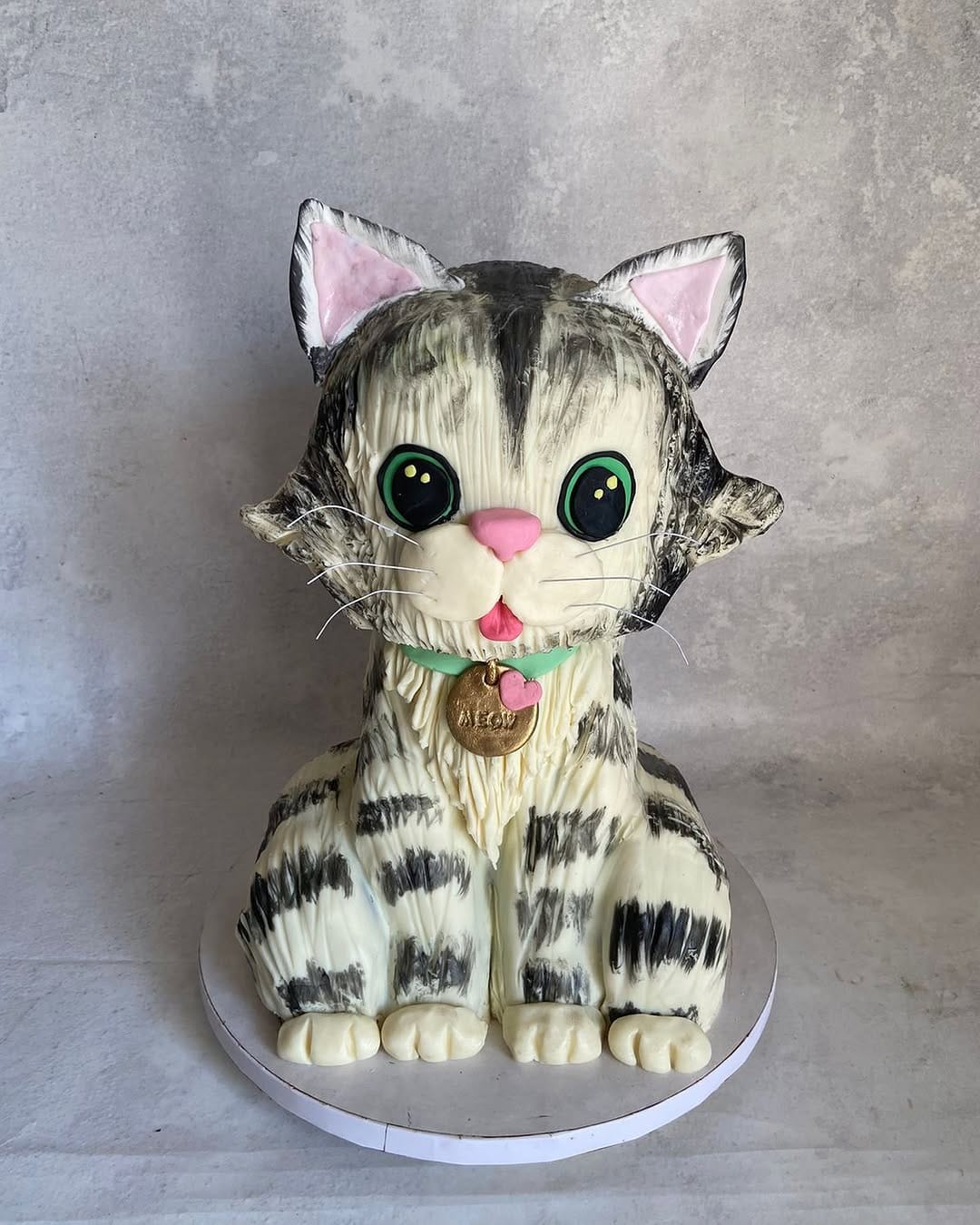 Post 8 by Devika Manikandan | Chennai Cake Artist & Instructor on Instagram (image)