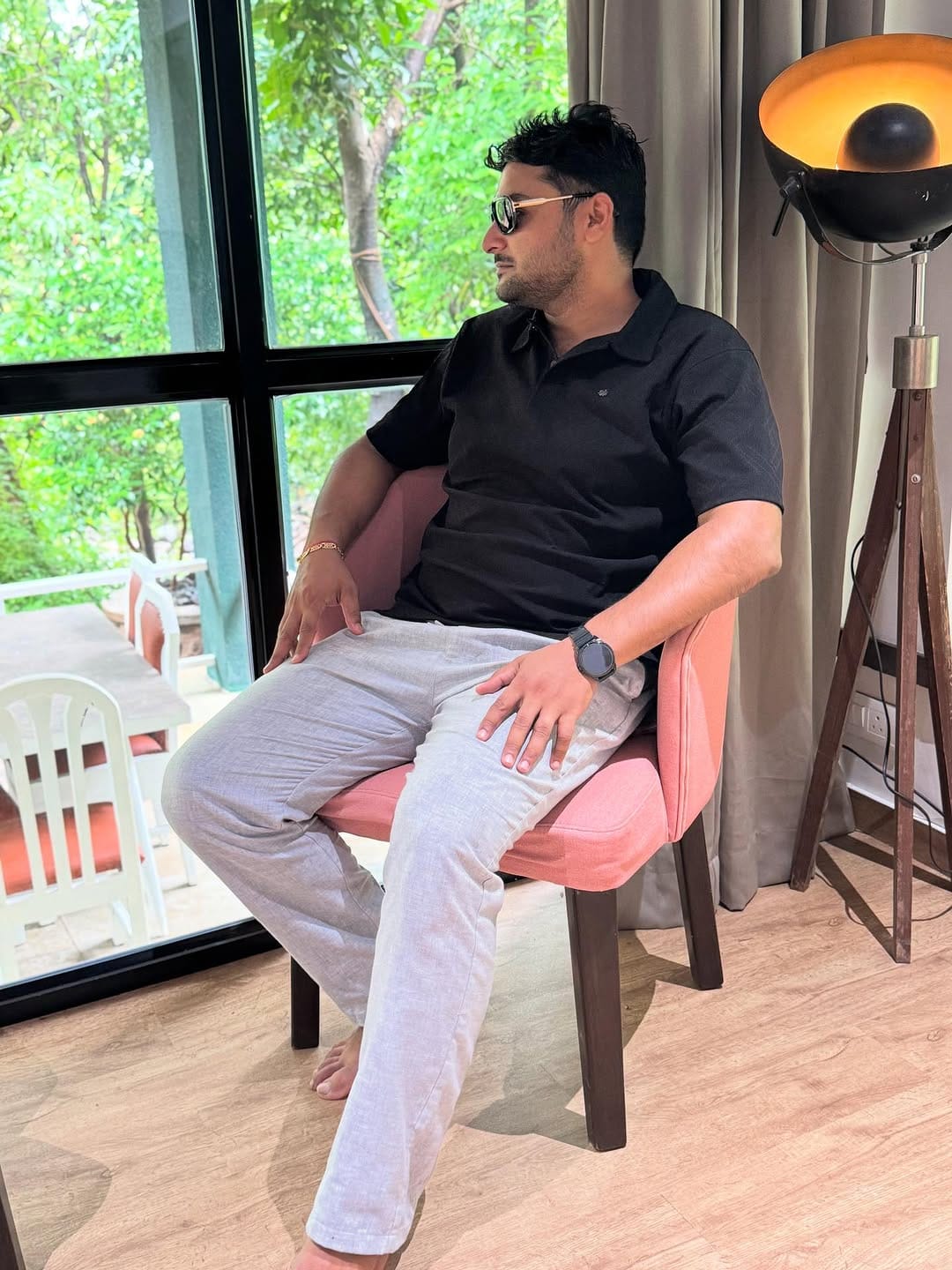 Post 3 by Ravi Choudhary on Instagram (carousel)