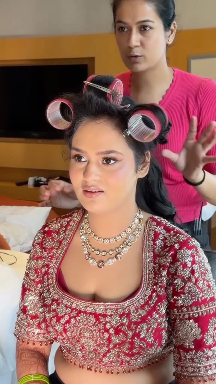Post 9 by Mansi sharma | Bridal Makeup Artist on Instagram (video)
