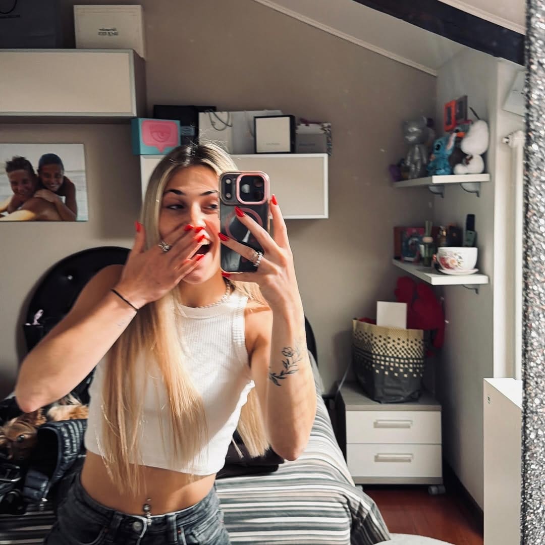 Post 6 by ℳ𝒶𝓇𝓉𝒾𝓃𝒶 𝒞𝒶𝓇ℯ𝓁𝓁ℴ on Instagram (carousel)