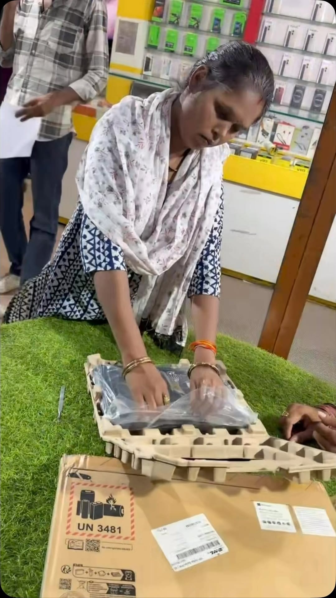 Post 5 by DEEPA MOBILE on Instagram (video)