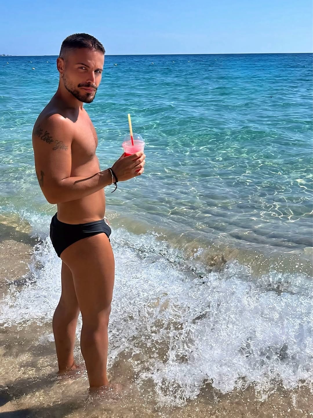 Post 1 by 𝑇𝑜𝑛𝑦 𝐸𝑣𝑎𝑛𝑠 on Instagram (image)