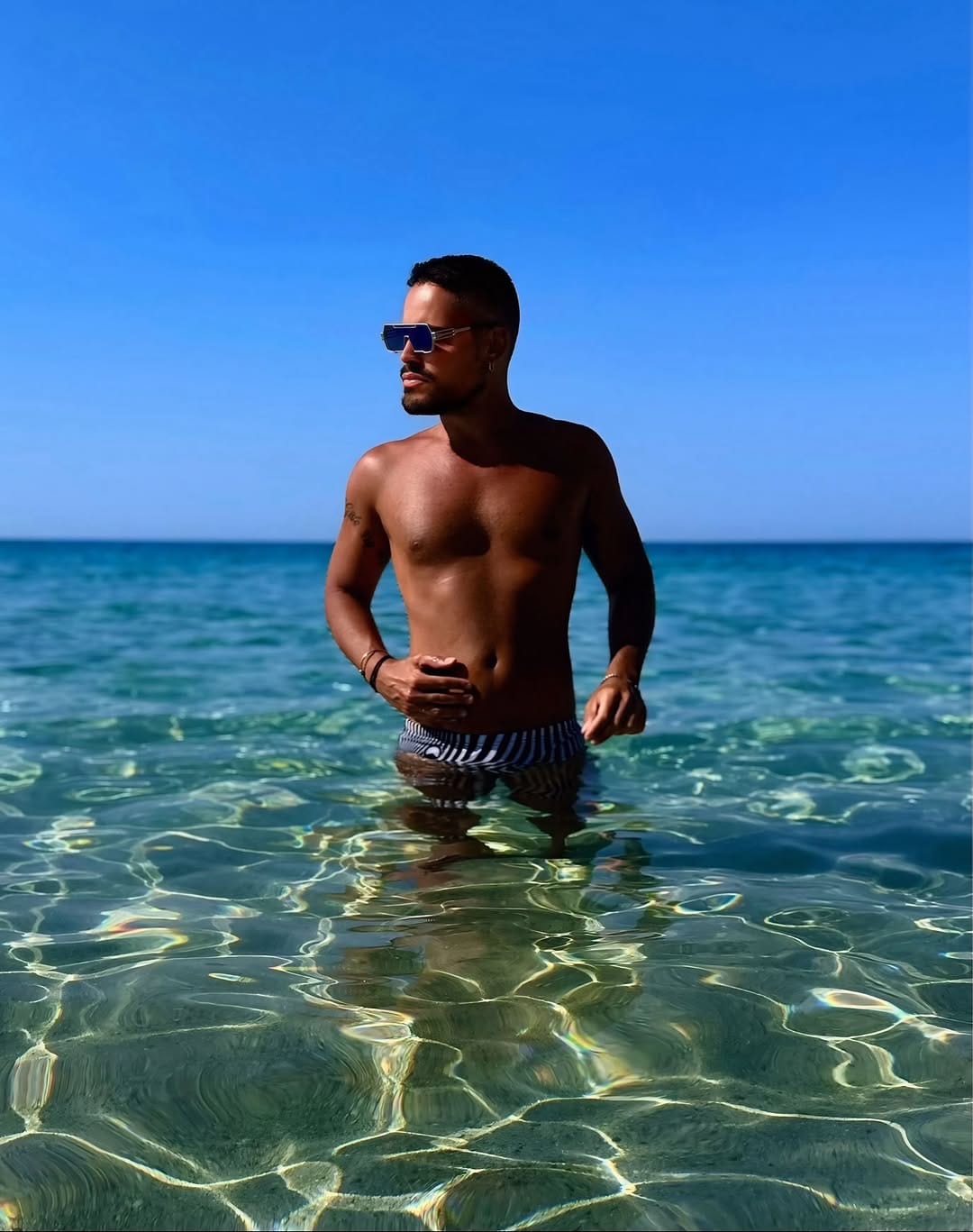 Post 2 by 𝑇𝑜𝑛𝑦 𝐸𝑣𝑎𝑛𝑠 on Instagram (image)