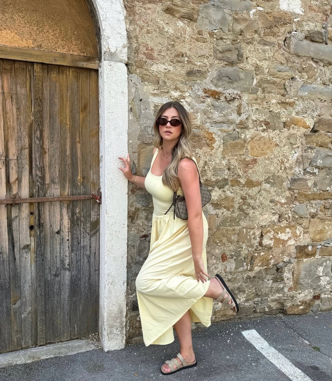 Post 2 by JENNI on Instagram (image)