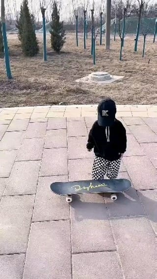 Post 1 by Babies_yellow on Instagram (video)