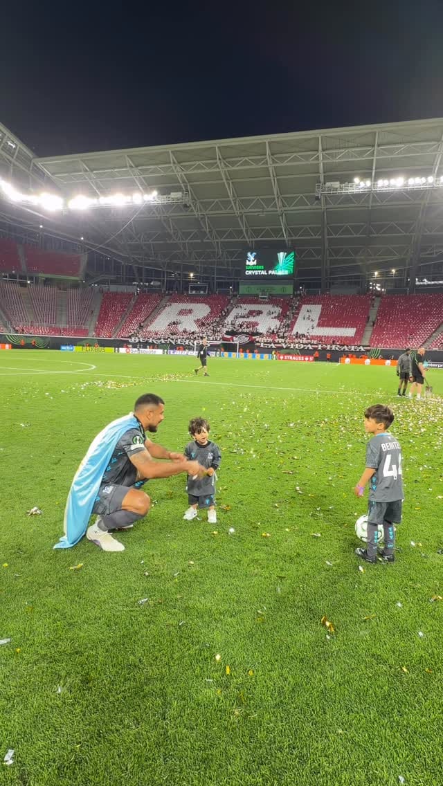 Post 8 by Walter Benitez on Instagram (video)