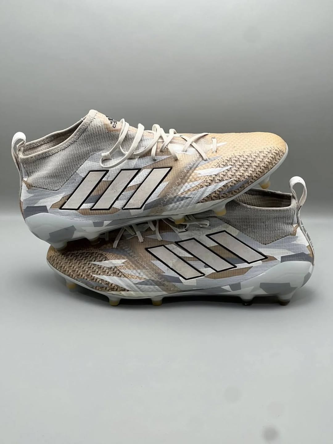 Post 9 by Soulier football on Instagram (carousel)