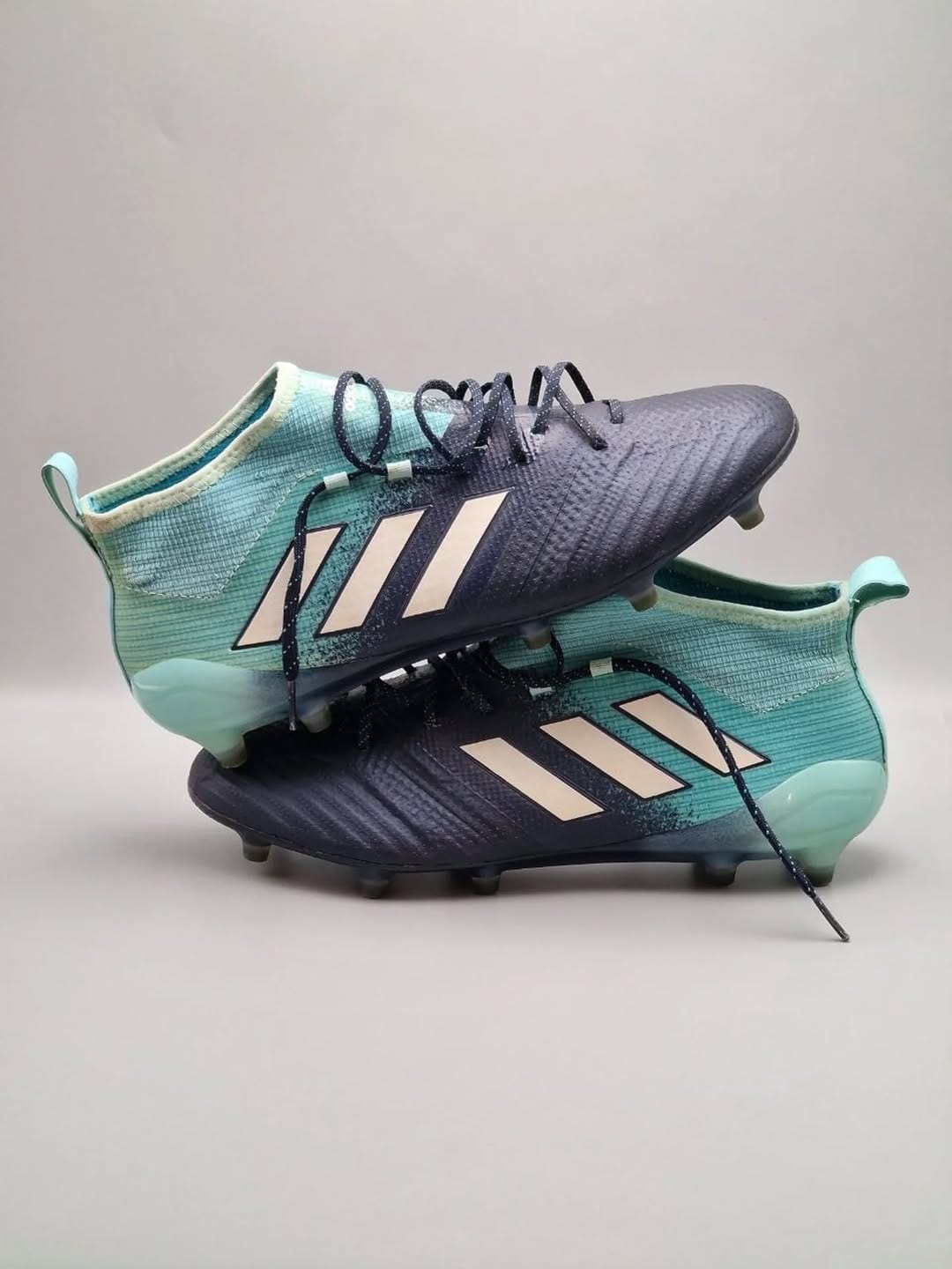 Post 7 by Soulier football on Instagram (carousel)