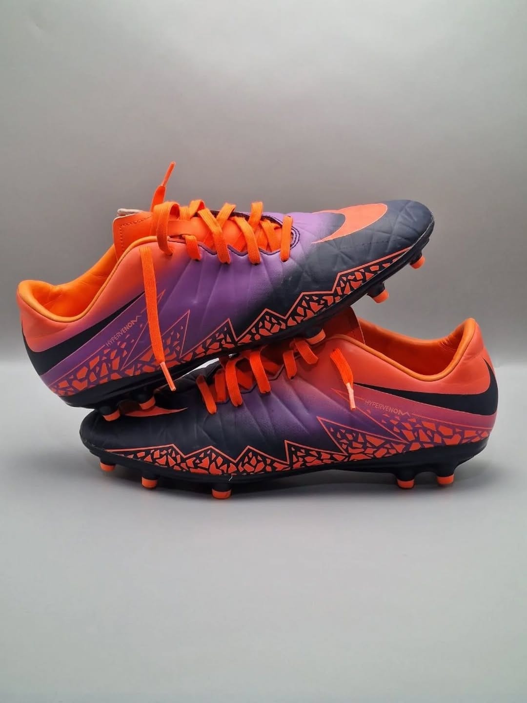 Post 10 by Soulier football on Instagram (carousel)
