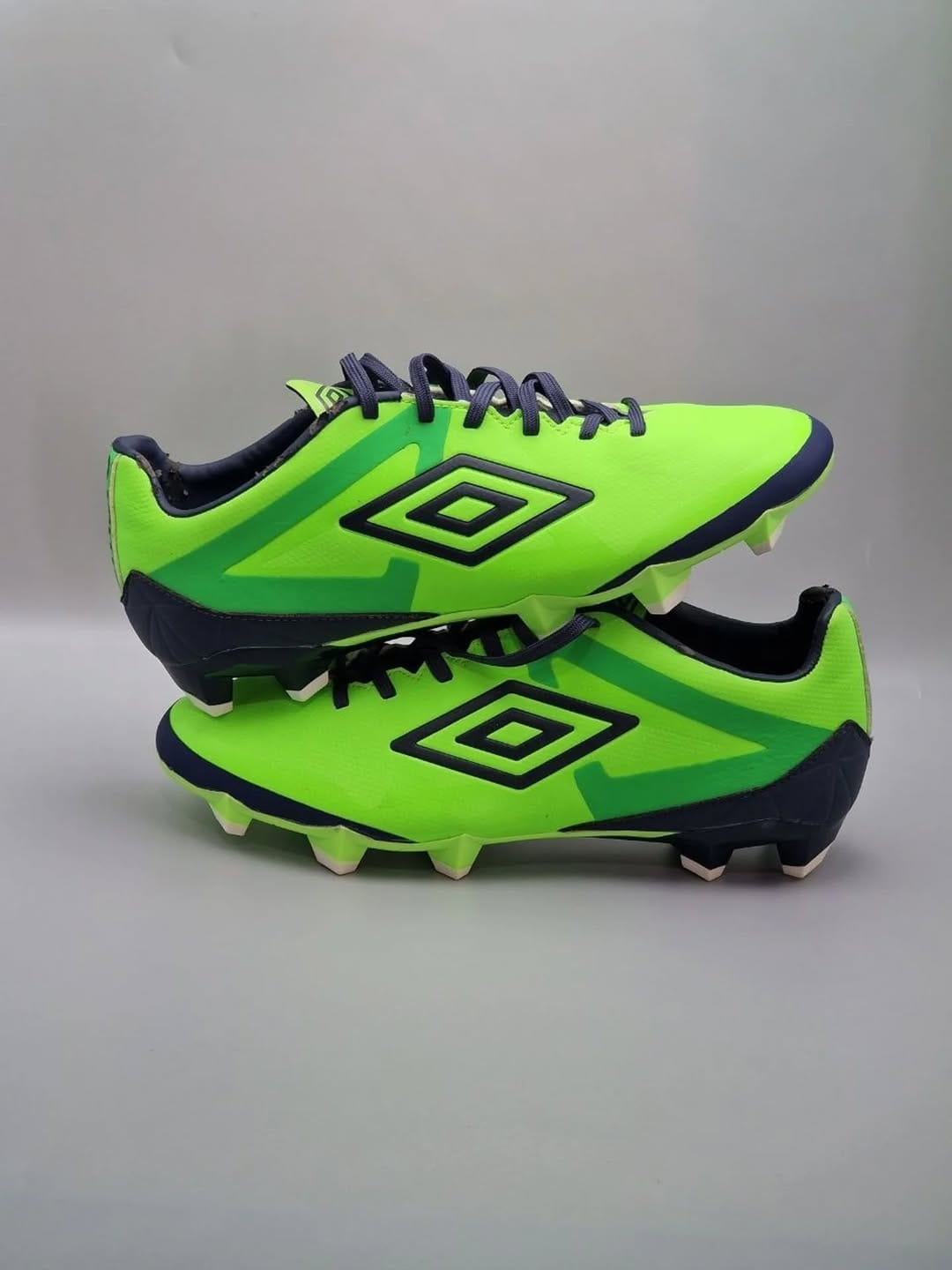Post 2 by Soulier football on Instagram (carousel)