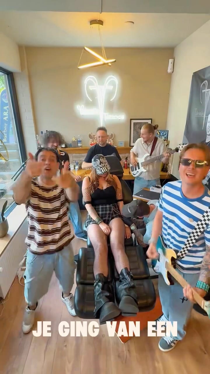 Post 4 by Lorenzo Cortes on Instagram (video)