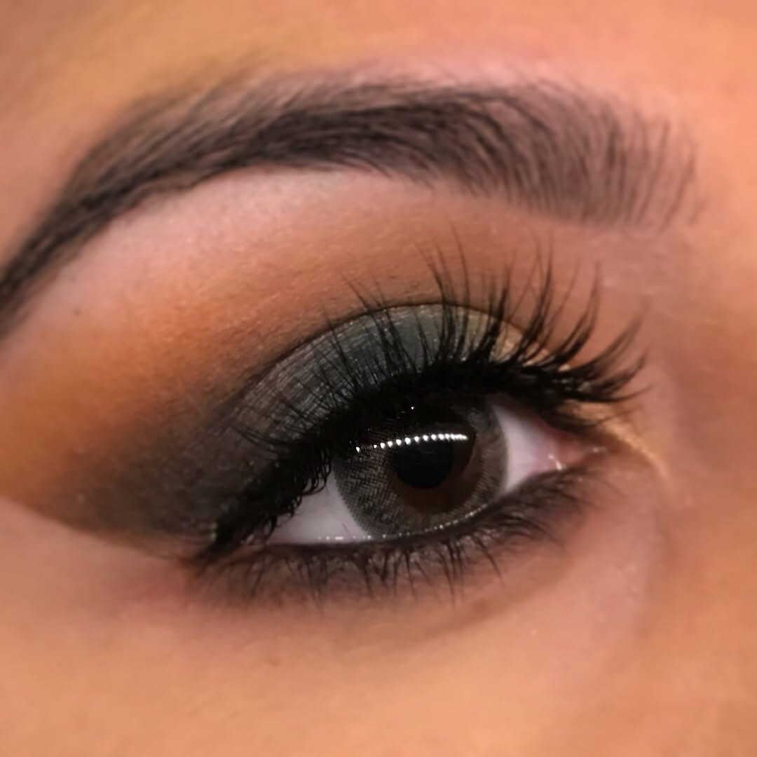 Post 5 by Makeup Revolution on Instagram (image)