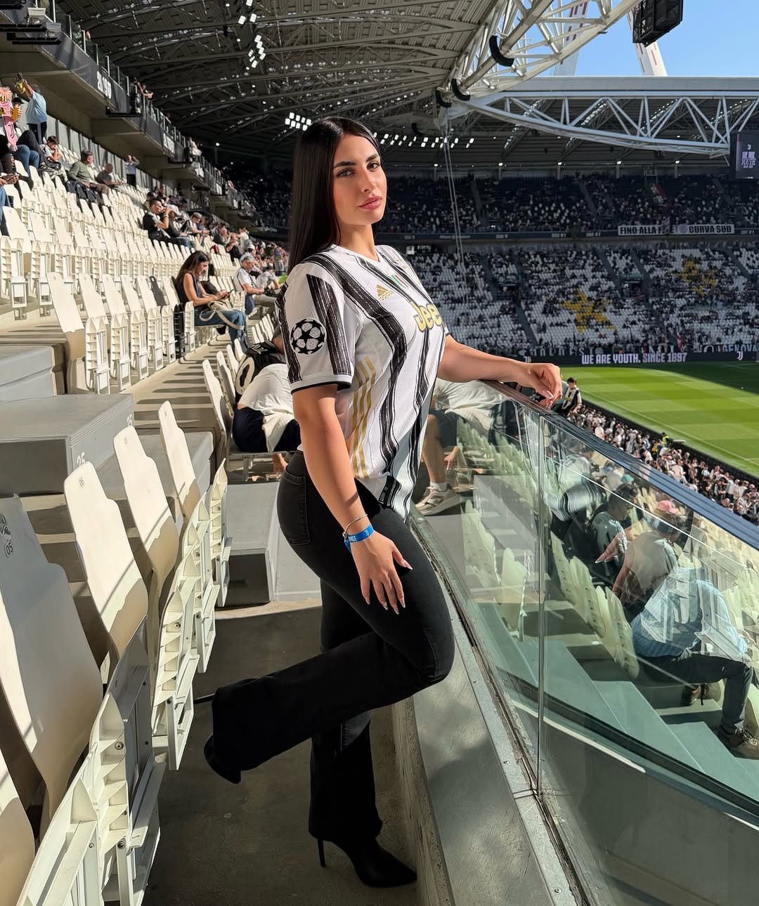 Post 8 by Francesca Nicotera on Instagram (image)
