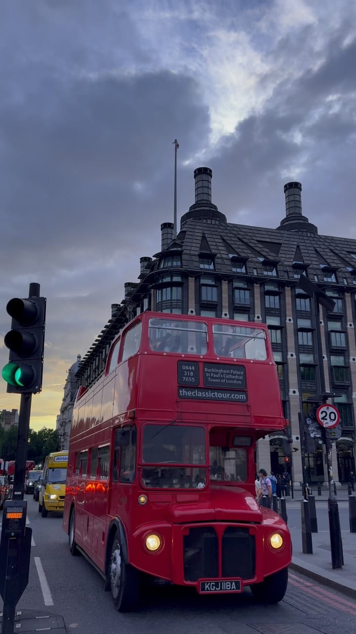 Post 1 by Mo | life in London on Instagram (video)
