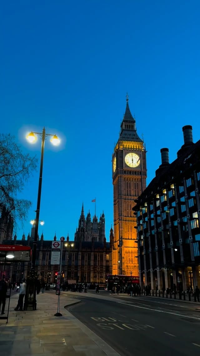 Post 5 by Mo | life in London on Instagram (video)