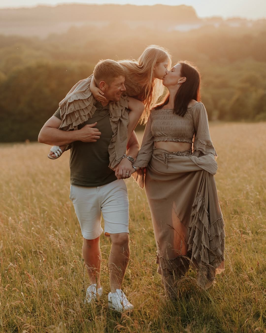 Post 1 by LM photography | Maternity, Newborn, Cake Smash, Family 📍Kent on Instagram (carousel)