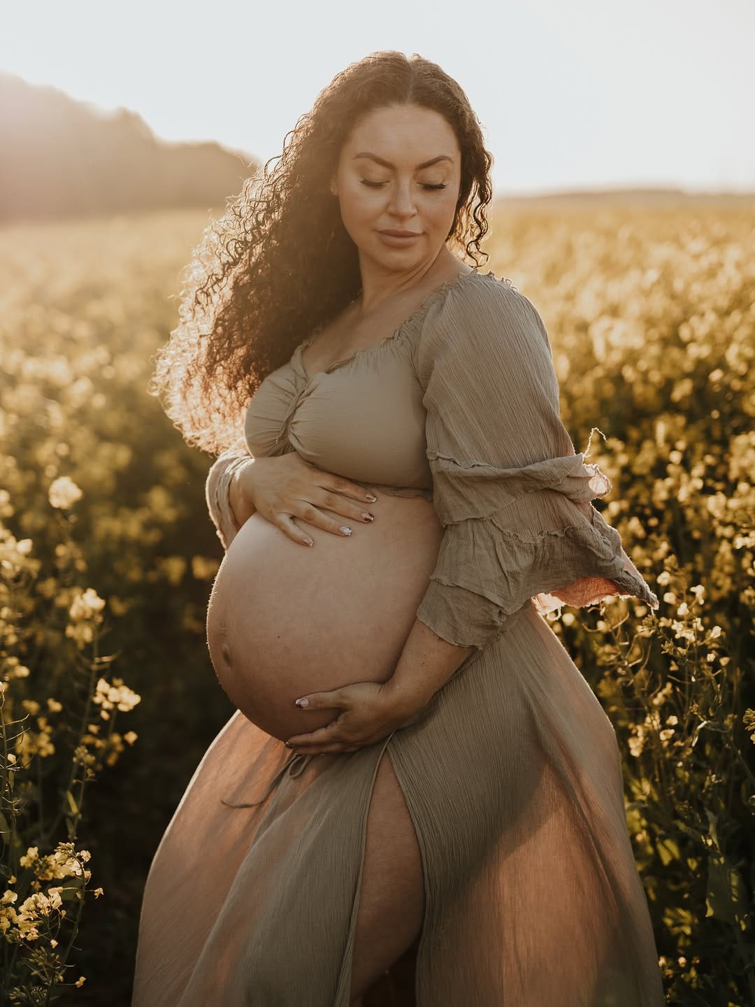 Post 4 by LM photography | Maternity, Newborn, Cake Smash, Family 📍Kent on Instagram (carousel)